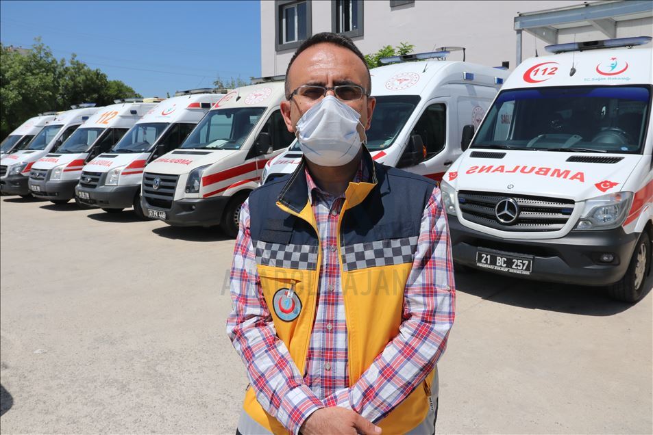 Koronavirüs nöbetindeki 112 acil ekiplerinin yoğun mesaisi