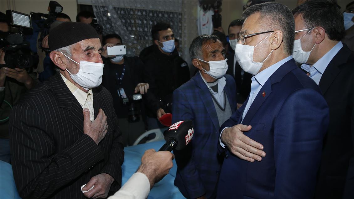 Cumhurbaşkanı Yardımcısı Oktay, Bakanlar Soylu ve Kurum Karlıova Devlet Hastanesini ziyaret etti 