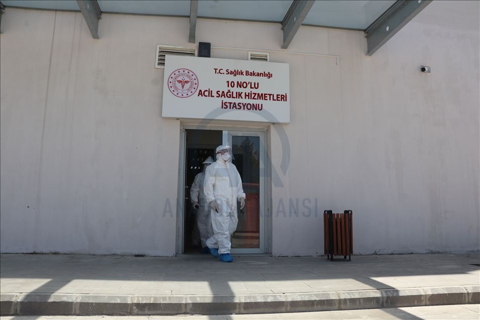 Koronavirüs nöbetindeki 112 acil ekiplerinin yoğun mesaisi