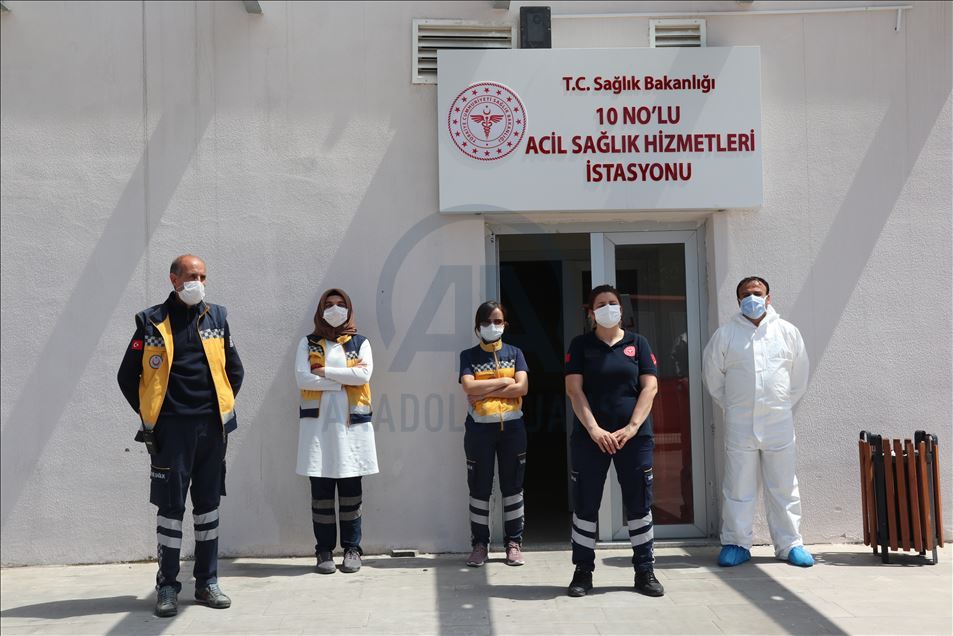 Koronavirüs nöbetindeki 112 acil ekiplerinin yoğun mesaisi