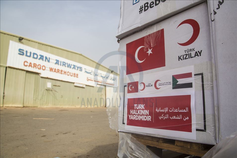 الهلال الأحمر التركي يرسل مساعدات طبية إلي السودان 