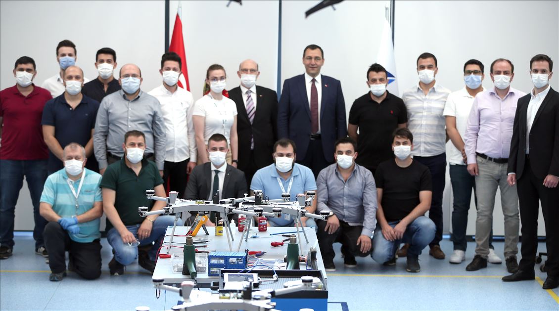 AA sjell pamje ekskluzive nga prodhimi i dronëve kamikazë të Turqisë
