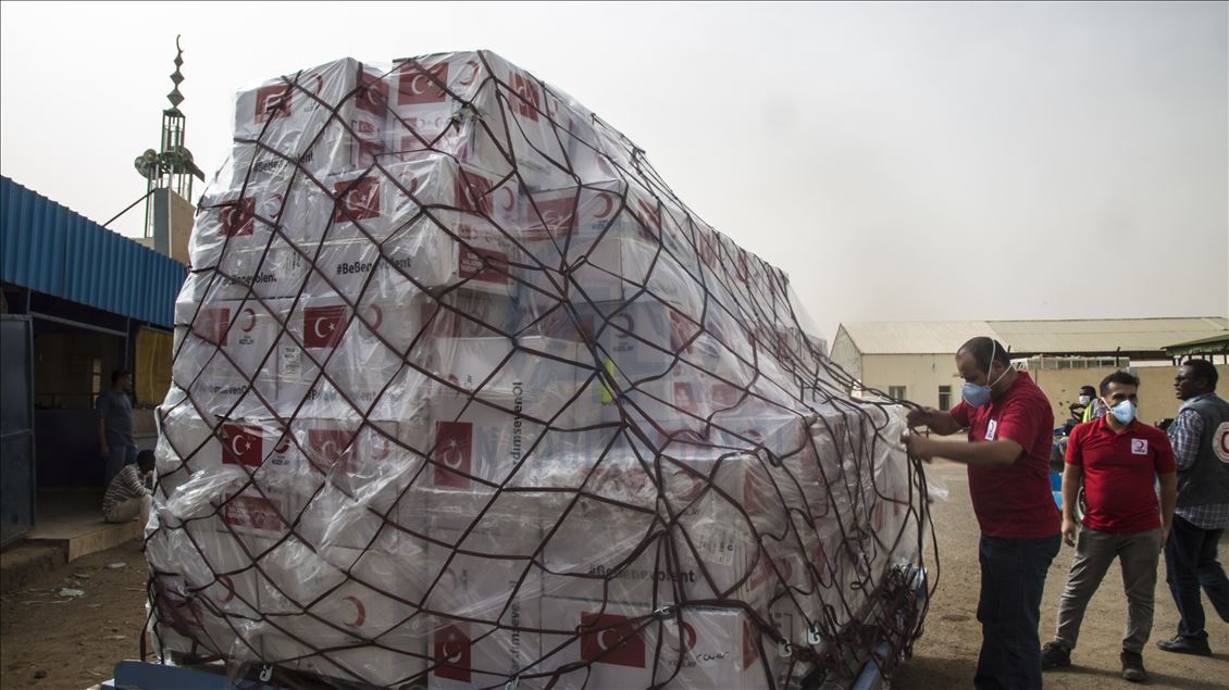 الهلال الأحمر التركي يرسل مساعدات طبية إلي السودان 
