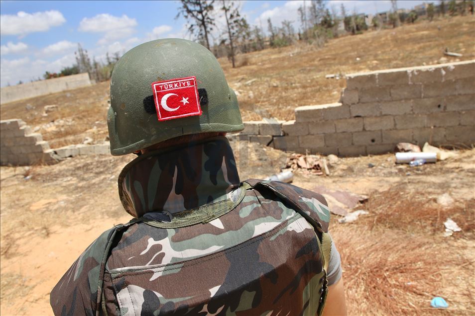 AA, Libya'da Hafter milislerinin tuzakladığı patlayıcıları temizleyen Türk kuvvetlerini görüntüledi
