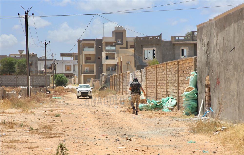 AA, Libya'da Hafter milislerinin tuzakladığı patlayıcıları temizleyen Türk kuvvetlerini görüntüledi