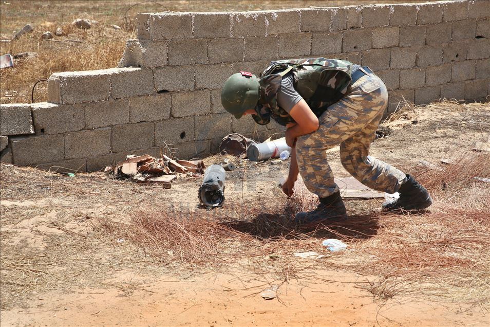 Турецкие саперы уничтожают в Ливии мины и взрывные устройства
