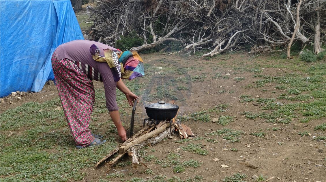 Karakeçili yörük kadınların zorlu yayla mesaisi
