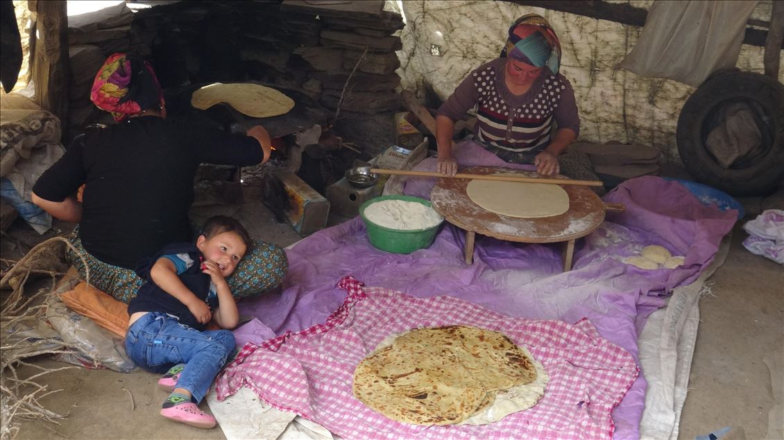 Karakeçili yörük kadınların zorlu yayla mesaisi