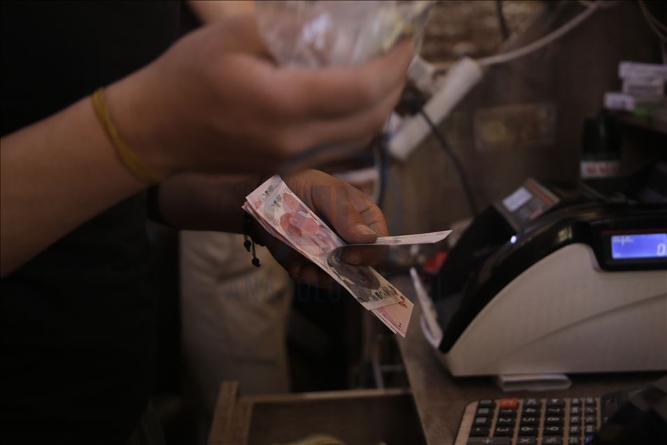 بدء تداول الليرة التركية في إدلب السورية