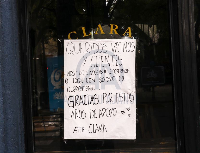 Los letreros que se ven por todo Buenos Aires de negocios que no volverán a abrir sus puertas