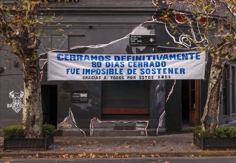 Los letreros que se ven por todo Buenos Aires de negocios que no volverán a  abrir sus puertas - Agencia Anadolu