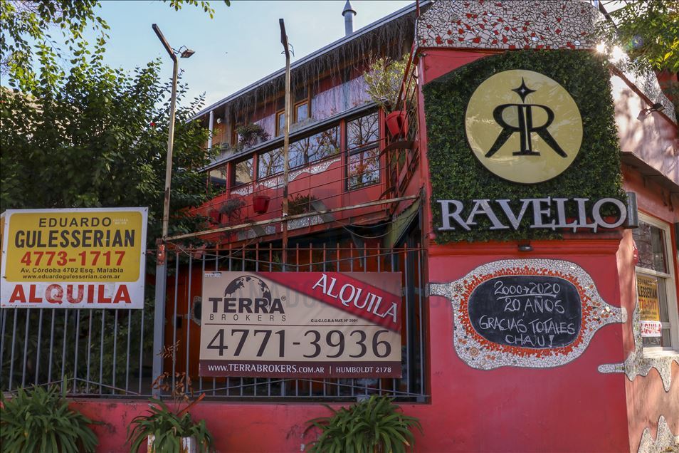 Los letreros que se ven por todo Buenos Aires de negocios que no volverán a abrir sus puertas