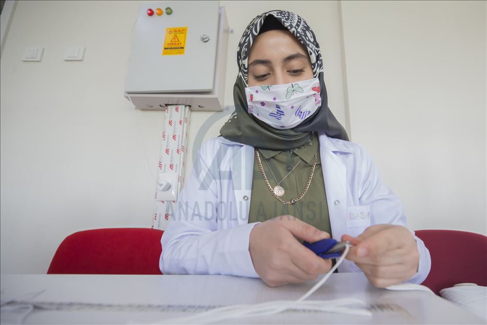 Diyarbakırlı kadınlardan kişiye özel maske tasarımı