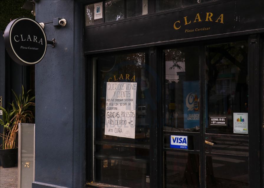 Los letreros que se ven por todo Buenos Aires de negocios que no volverán a abrir sus puertas