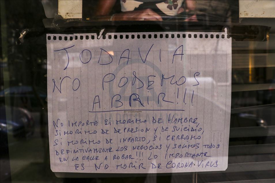 Los letreros que se ven por todo Buenos Aires de negocios que no volverán a abrir sus puertas
