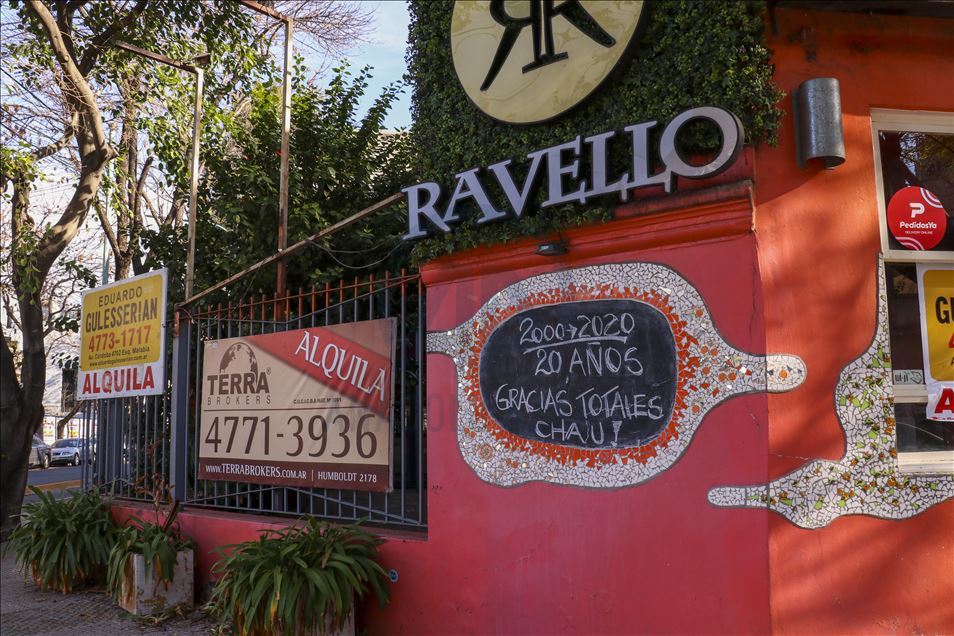 Los letreros que se ven por todo Buenos Aires de negocios que no volverán a abrir sus puertas