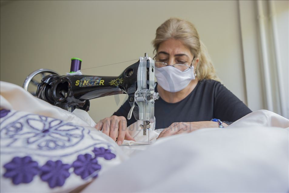 Diyarbakırlı kadınlardan kişiye özel maske tasarımı