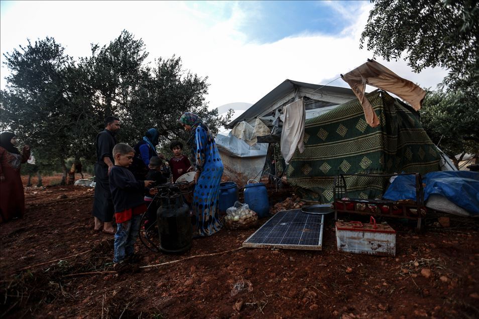 سوريا.. السيول تودي بحياة 3 مدنيين بمخيمات النازحين بإدلب