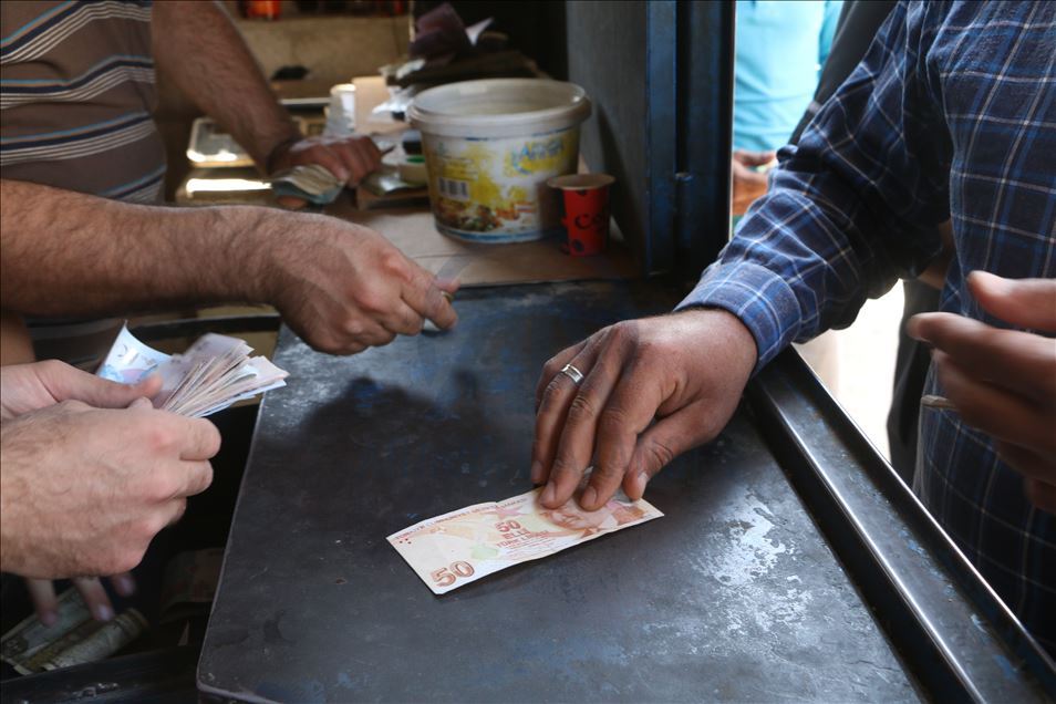 الليرة التركية تنعش أسواق إدلب السورية