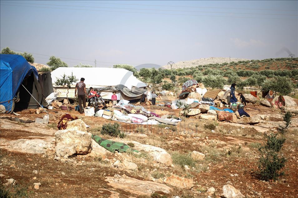 سوريا.. السيول تودي بحياة 3 مدنيين بمخيمات النازحين بإدلب