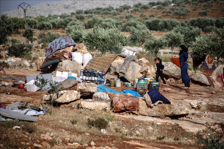 سوريا.. السيول تودي بحياة 3 مدنيين بمخيمات النازحين بإدلب