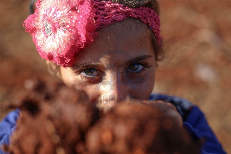 سوريا.. السيول تودي بحياة 3 مدنيين بمخيمات النازحين بإدلب