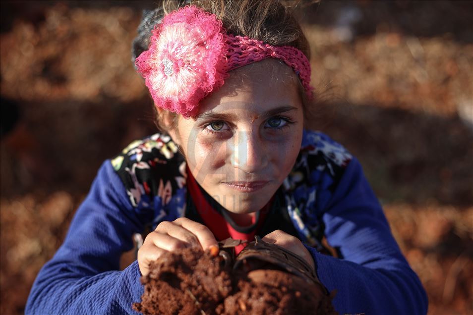 سوريا.. السيول تودي بحياة 3 مدنيين بمخيمات النازحين بإدلب