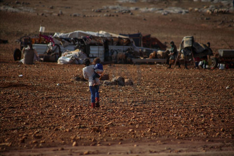 سوريا.. السيول تودي بحياة 3 مدنيين بمخيمات النازحين بإدلب