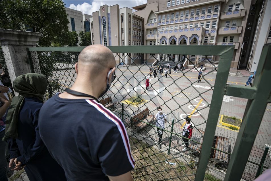 LGS kapsamındaki merkezi sınavda birinci oturum sona erdi