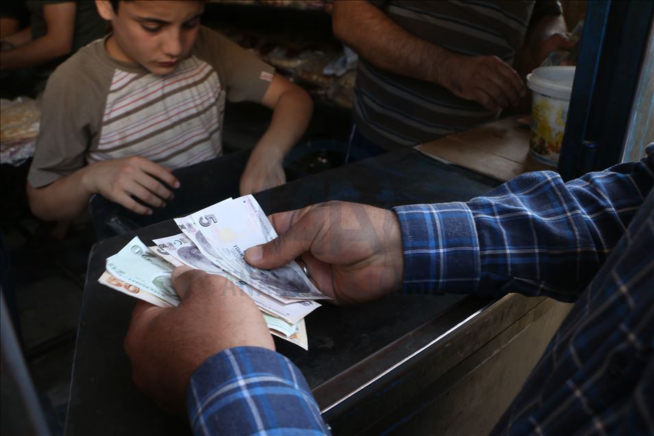 الليرة التركية تنعش أسواق إدلب السورية