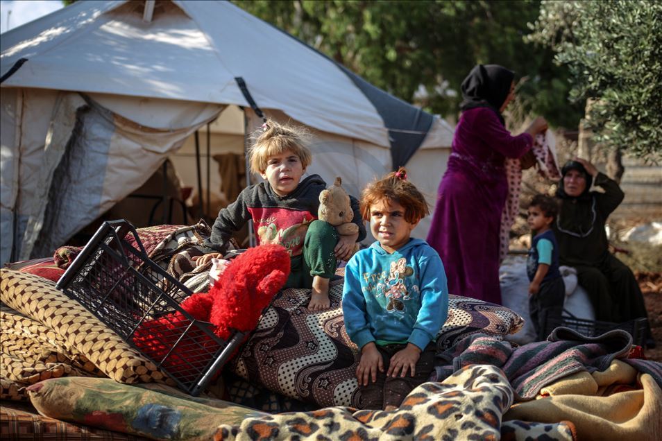 سوريا.. السيول تودي بحياة 3 مدنيين بمخيمات النازحين بإدلب