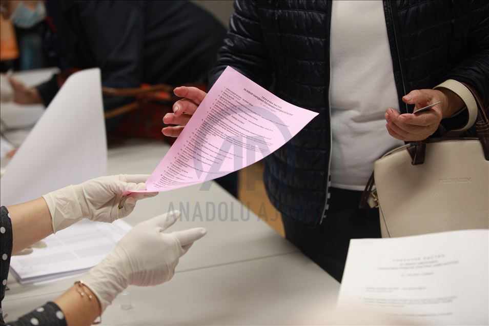 Otvaranjem više od osam hiljada birališta počeli izbori u Srbiji 