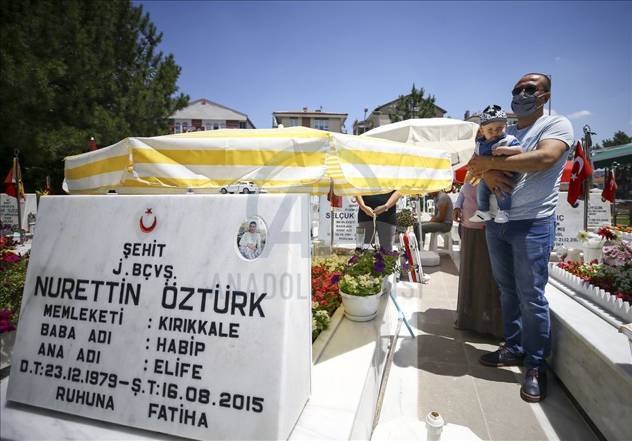 Ankara'daki Cebeci Askeri Şehitliği'nde buruk Babalar Günü