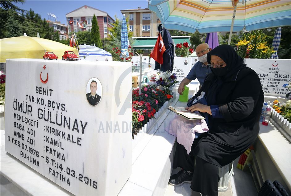 Ankara'daki Cebeci Askeri Şehitliği'nde buruk Babalar Günü