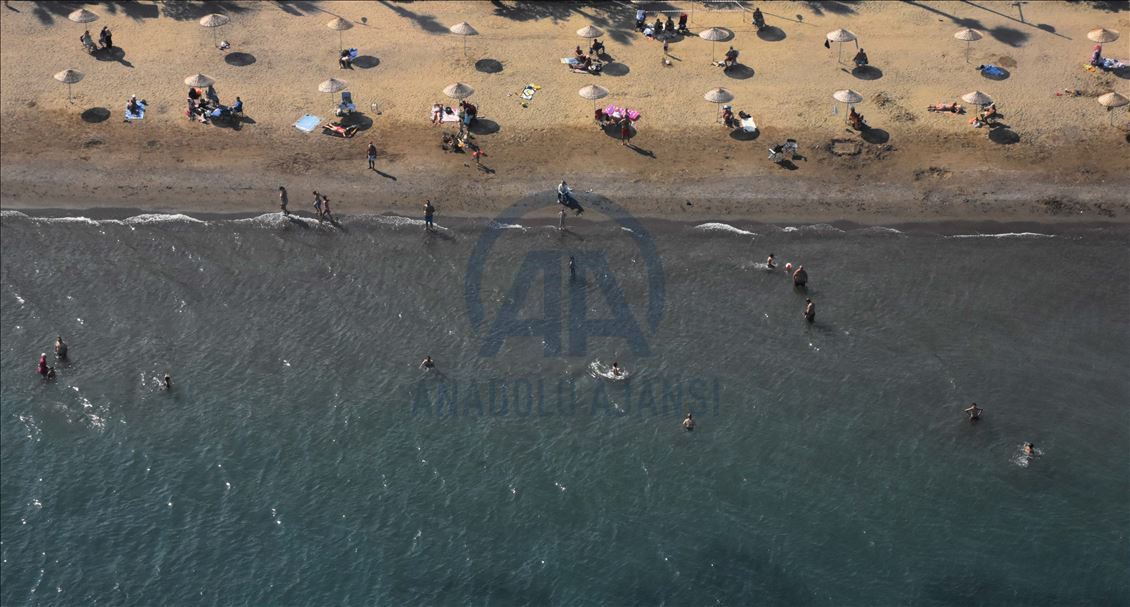 На пляжах юга и юго-запада Турции соблюдают социальную дистанцию 15