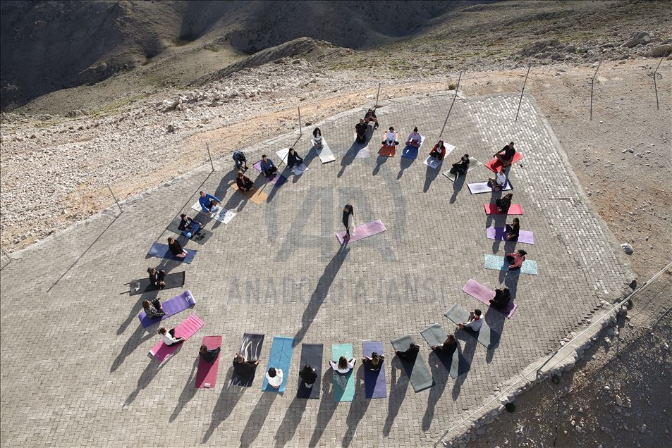 Peringatan Hari Yoga Internasional di Antalya, Turki