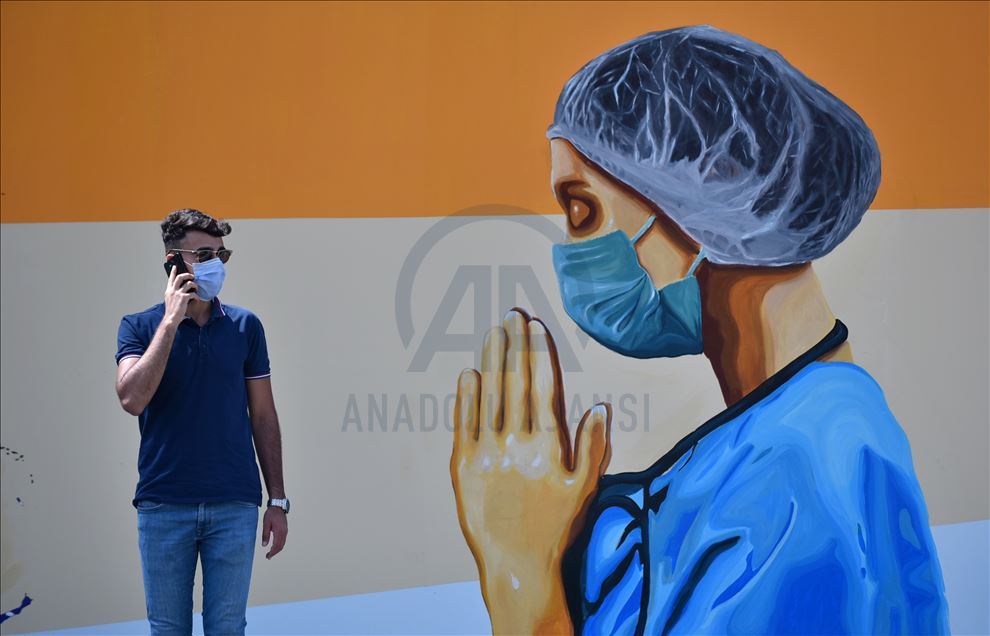 Mural depicting of healthcare worker on the walls of Turkey's Mersin