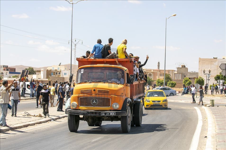 تونس.. محتجون يطالبون بإطلاق سراح أحد موقوفي "حراك الكامور"