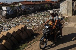 Sungai di Pasuruan dipenuhi jutaan sampah