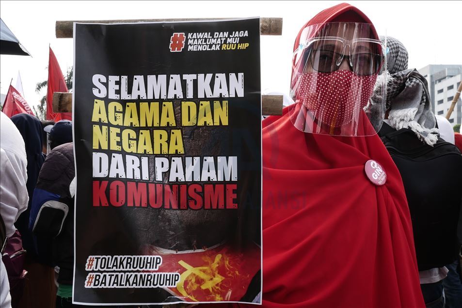Demonstrasi menolak RUU Haluan Ideologi Pancasila