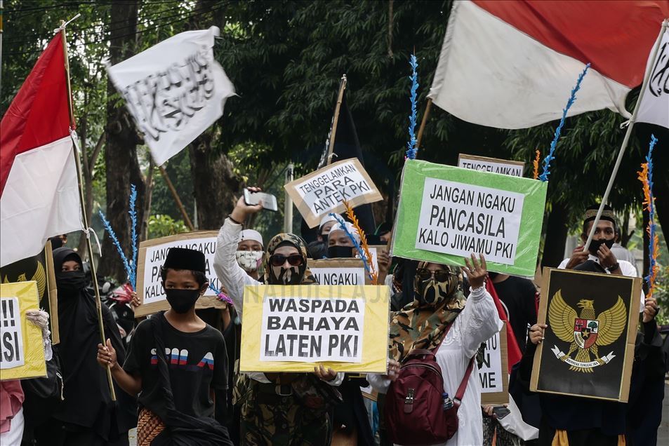 Demonstrasi menolak RUU Haluan Ideologi Pancasila