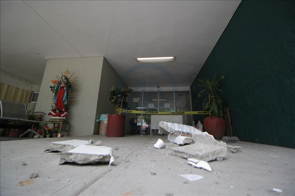 Magnitude-7.5 earthquake hits Mexico