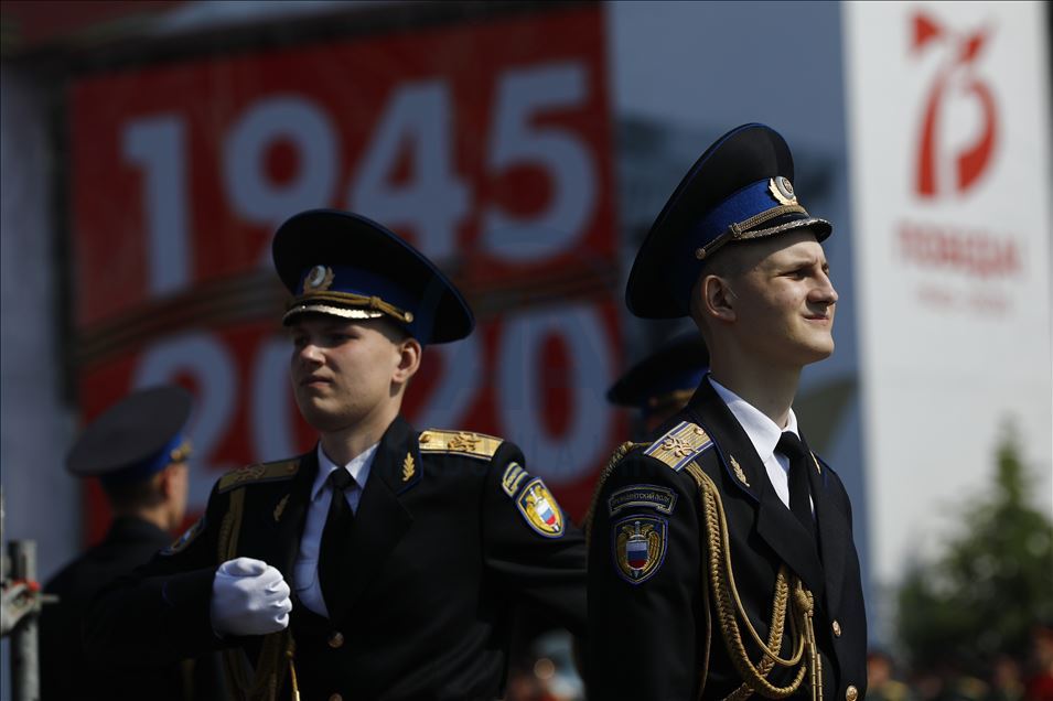 В России проходят парады Победы