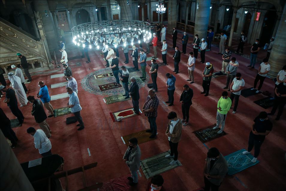 First dawn prayer in Istanbul after COVID-19 restrictions eased