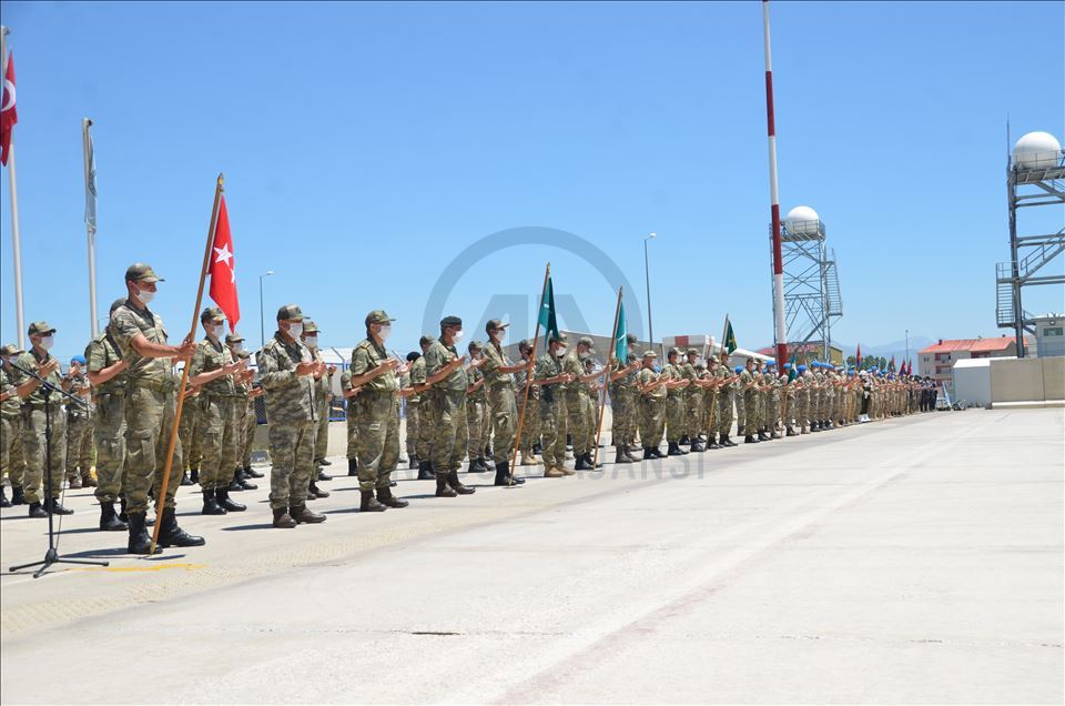 Hakkari'de teröristlerin açtığı taciz ateşi sonucu şehit olan asker törenle memleketine uğurlandı