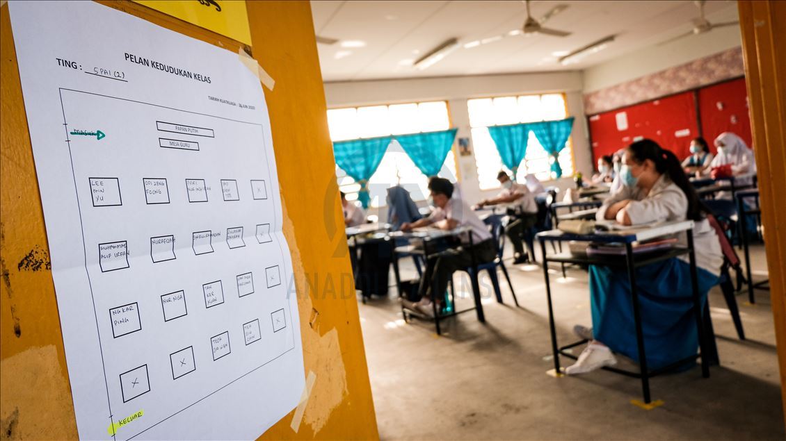 Malaysia buka kembali sekolah dengan aturan keselamatan