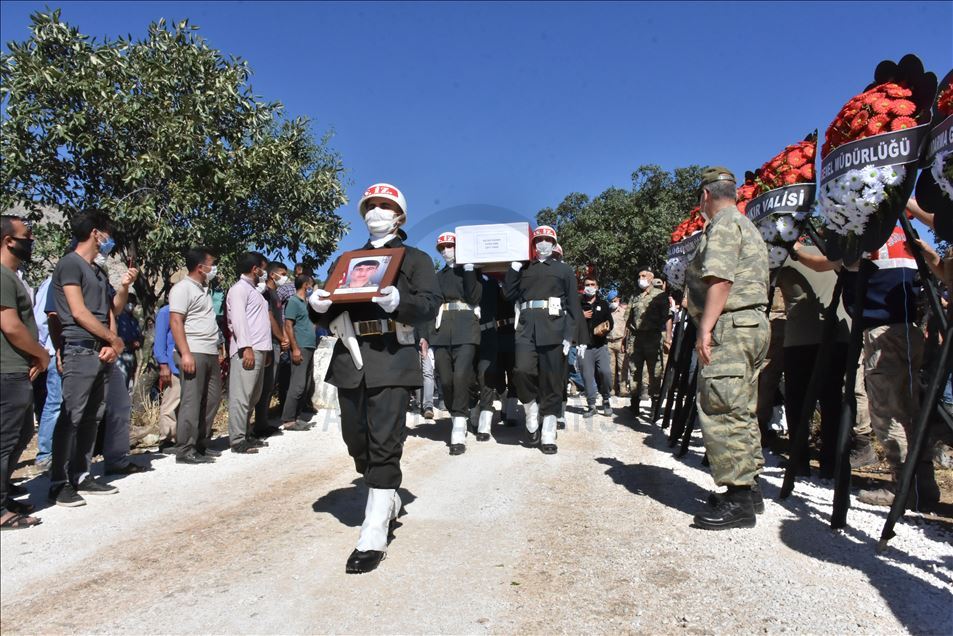 Şehit Piyade Sözleşmeli Onbaşı Recep Durak Diyarbakır'da son yolculuğuna uğurlandı 