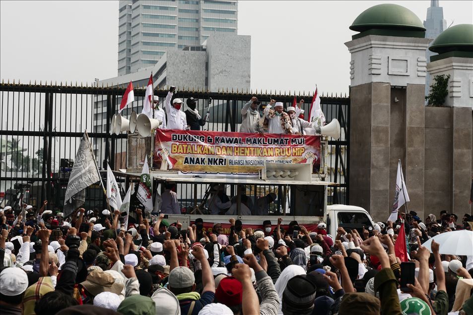 Demonstrasi menolak RUU Haluan Ideologi Pancasila
