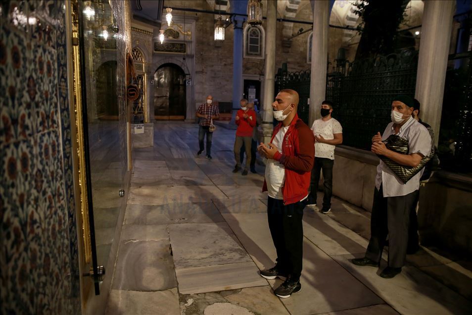 First dawn prayer in Istanbul after COVID-19 restrictions eased