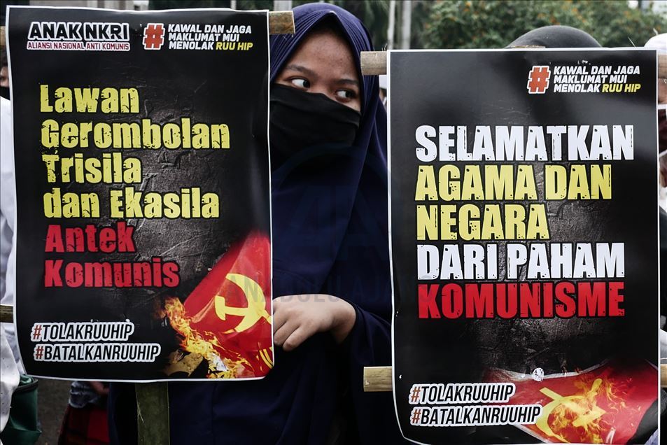 Demonstrasi menolak RUU Haluan Ideologi Pancasila